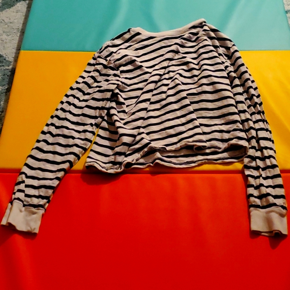 Black and white shirt or crop top